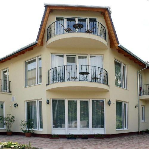 Viktor Bor- Es Vendeghaz**** Bed & Breakfast Balatonmariafurdo Exterior photo